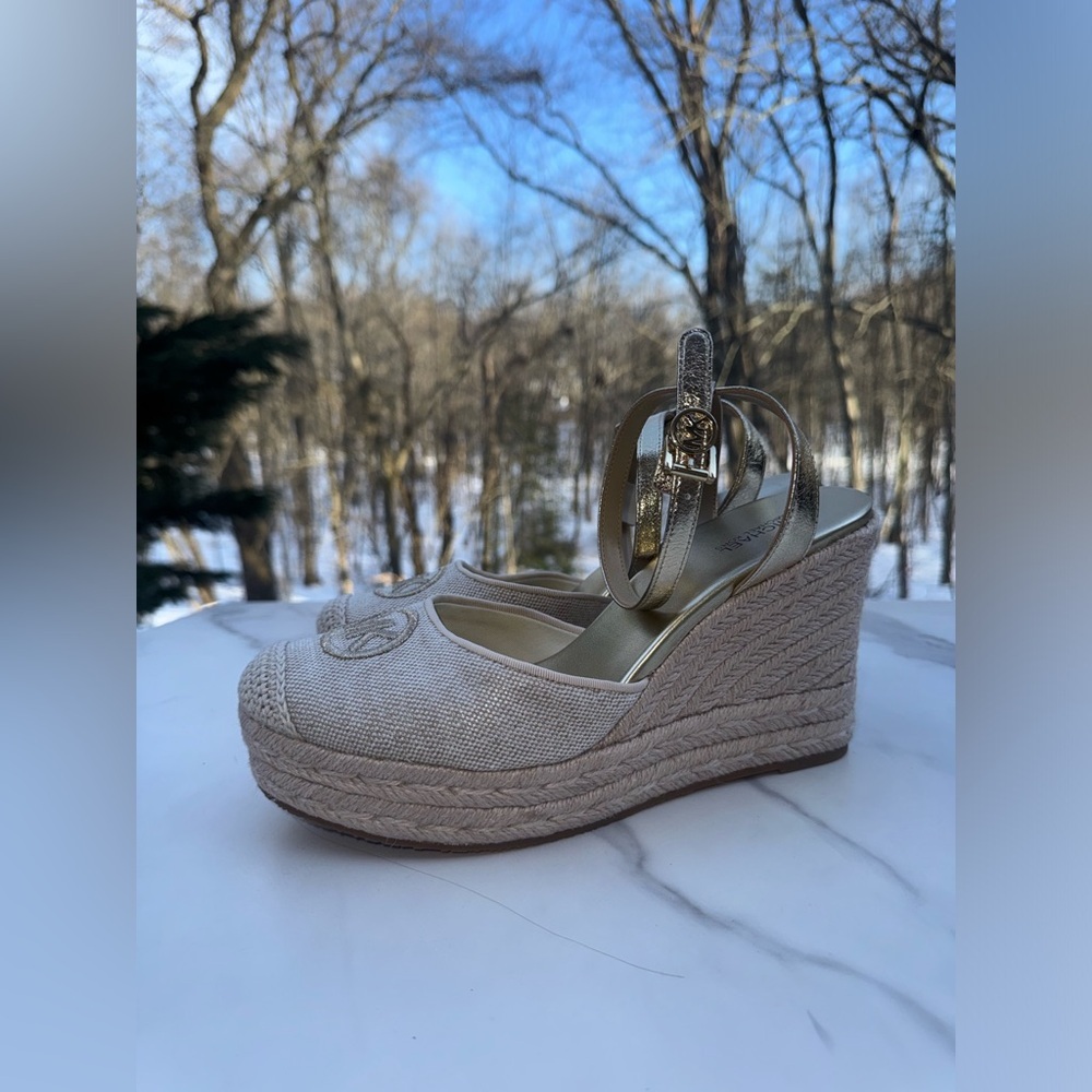 Michael Kors Larissa Logo Espadrille Wedge Sandals Cream Gold Size 9.5 - Picture 11 of 11